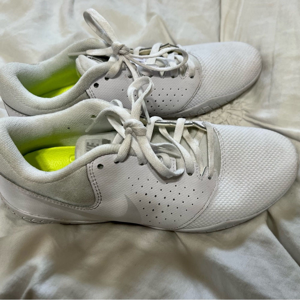 Nike Cheer Sideline Iv White Cheerleading Shoes Size 6 Gem